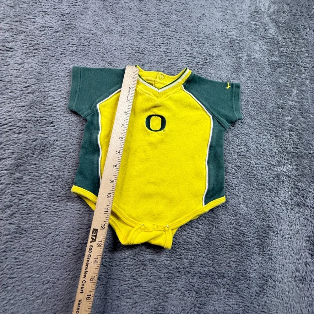 Nike Team Oregon Ducks Baby Bib Bodysuit Yellow Green 6/9M NCAA